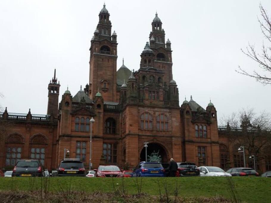 Fabulous Location, One Bedroom West End Flat, Just Off Byres Rd, Close To Sec & Hydro Glasgow Kültér fotó